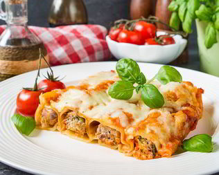 Каннелони с индейкой и брокколи