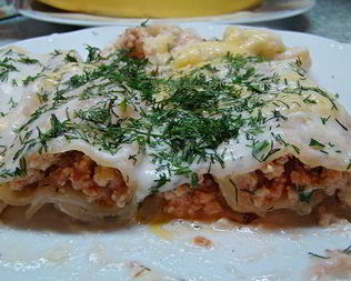 Каннелони с мясной начинкой под соусом Бешамель