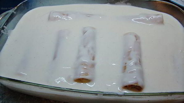 каннелони с мясной начинкой под соусом бешамель