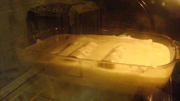 каннелони с мясной начинкой под соусом бешамель