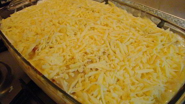 каннелони с мясной начинкой под соусом бешамель