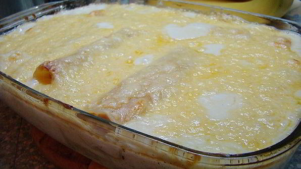 каннелони с мясной начинкой под соусом бешамель