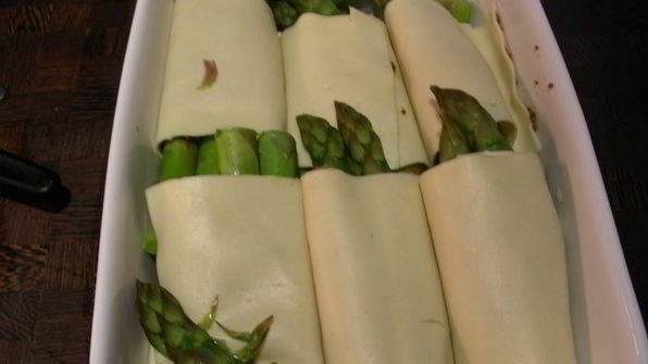 каннелони со спаржей и копченым лососем