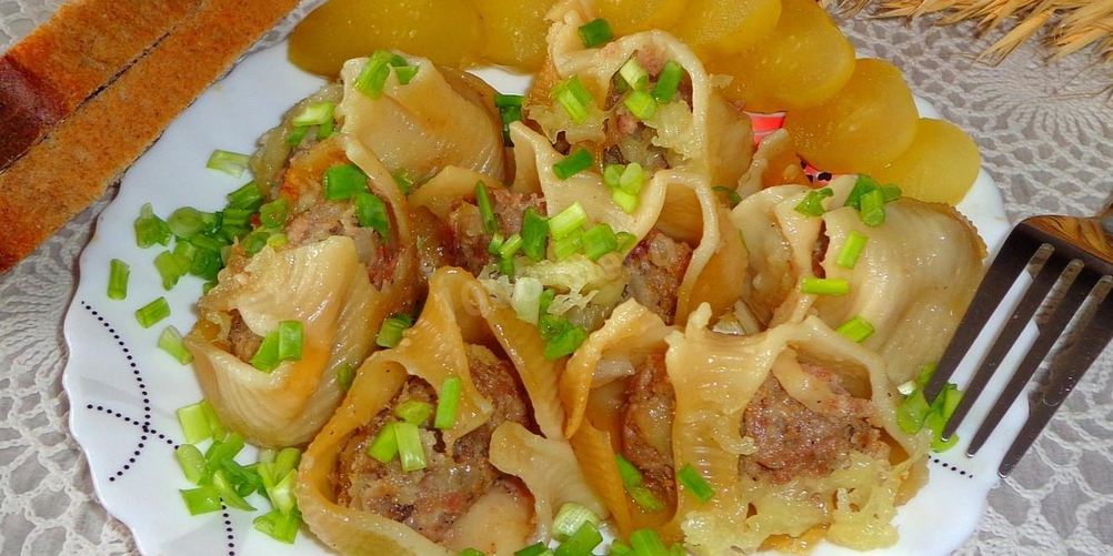 Рецепт конкильонь фаршированных мясом с сыром