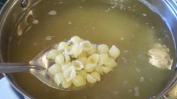 макароны под соусом