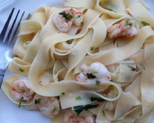 Макароны с креветками