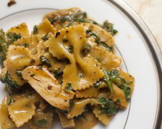 Макароны с куриным филе в грибном соусе