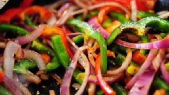 макароны с курицей и овощами