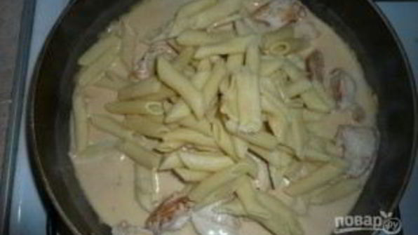 макароны с курицей в сырном соусе