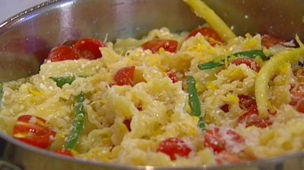 макароны со стручковой фасолью и помидорами