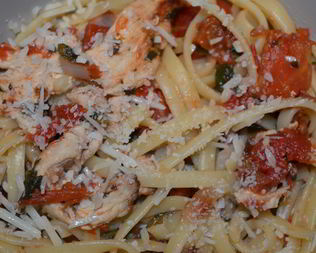 Паста баветте со шпинатом и индейкой по-итальянски