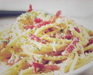 Паста карбонара с пармезаном