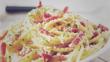 Паста карбонара с пармезаном