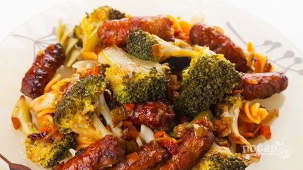 Паста с брокколи и купатами