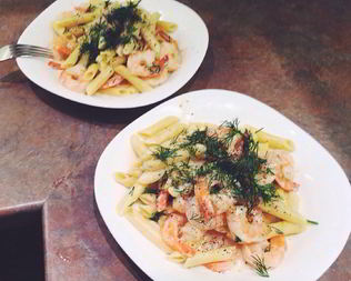 Паста с креветками в сливочно-сырном соусе