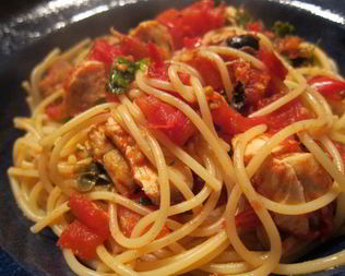 Паста с курицей и грибами