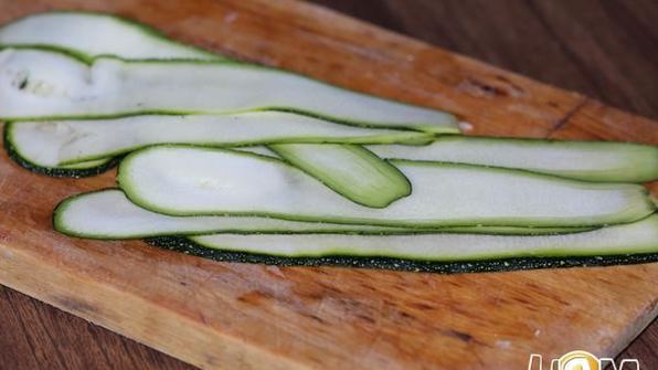 паста с курицей, цуккини и острым томатным соусом