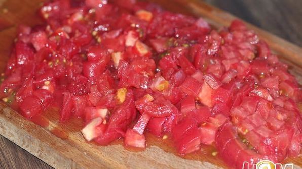 паста с курицей, цуккини и острым томатным соусом