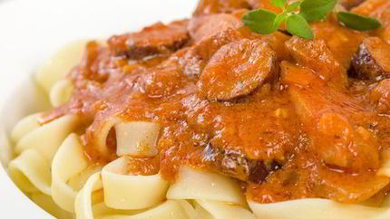 Паста с овощами и чоризо по-домашнему