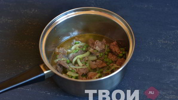 паста с печенью и зеленым горошком