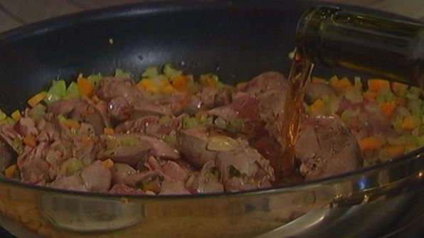 паста с соусом из куриной печени и помидоров