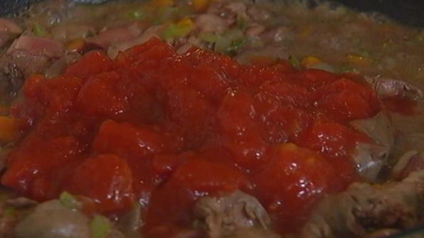 паста с соусом из куриной печени и помидоров