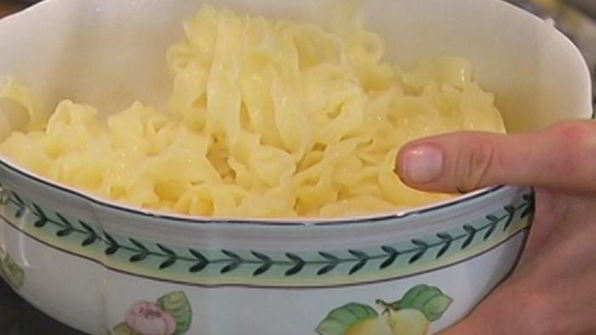 паста с соусом из куриной печени и помидоров