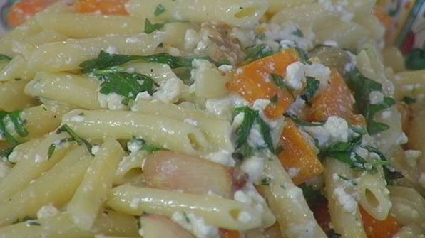 паста с тыквой, руколой и творожным соусом