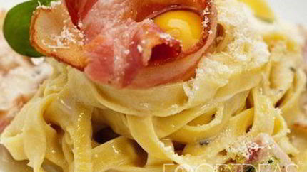 Паста тальятелле с беконом и шалфеем