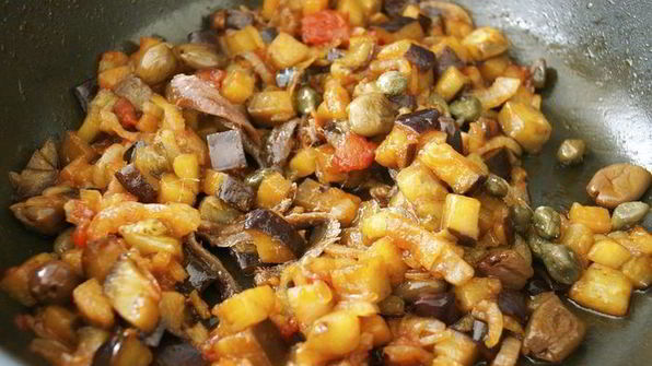 ракушечная паста с соусом капоната