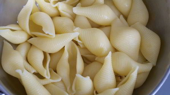 ракушечная паста с соусом капоната