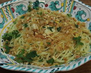 Сицилийские спагетти с пряным оливковым маслом