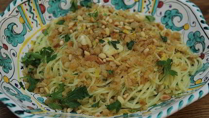 Сицилийские спагетти с пряным оливковым маслом