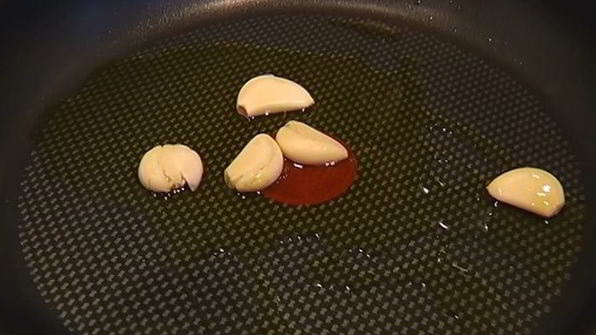 сицилийские спагетти с пряным оливковым маслом