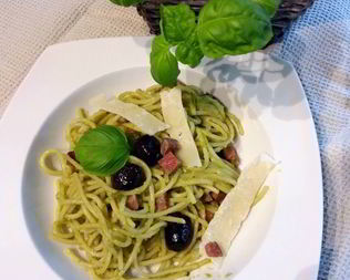 Спагетти под соусом из авокадо