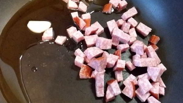 спагетти под соусом из авокадо