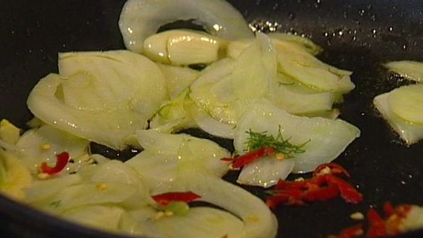 спагетти с крабами и фенхелем