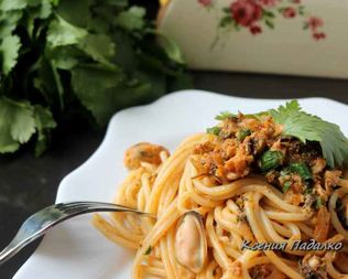 Спагетти с соусом из мидий