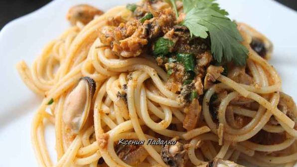 спагетти с соусом из мидий
