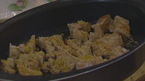 спагетти с сушеными помидорами, чесноком и сухарной крошкой