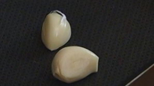 спагетти с сушеными помидорами, чесноком и сухарной крошкой