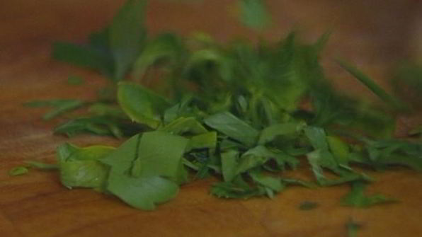 спагетти с сушеными помидорами, чесноком и сухарной крошкой