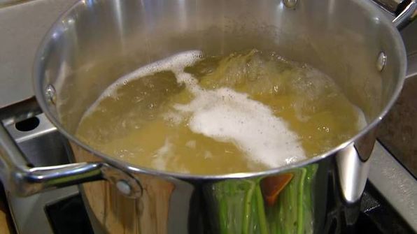 спагетти с зеленым горошком и спаржей