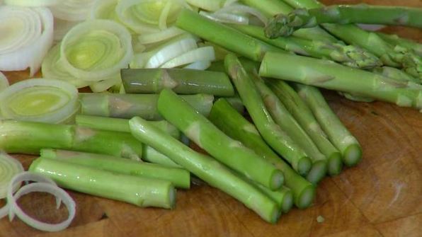 спагетти с зеленым горошком и спаржей