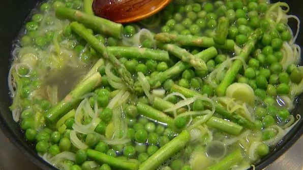 спагетти с зеленым горошком и спаржей