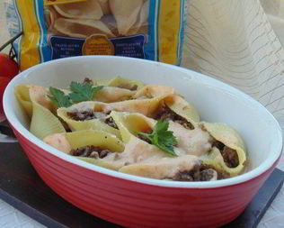 Запеченные конкильони, фаршированные мясом