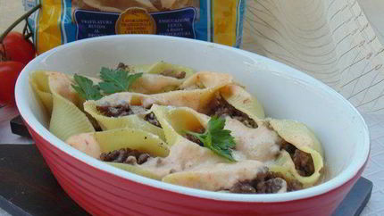 Запеченные конкильони, фаршированные мясом