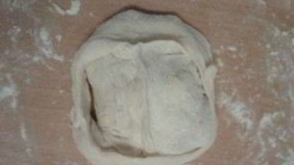 манты из слоеного теста