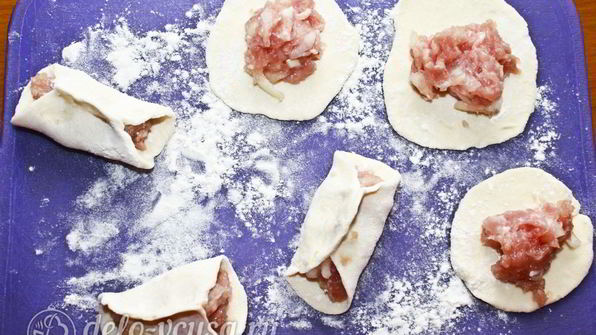 манты на сковороде