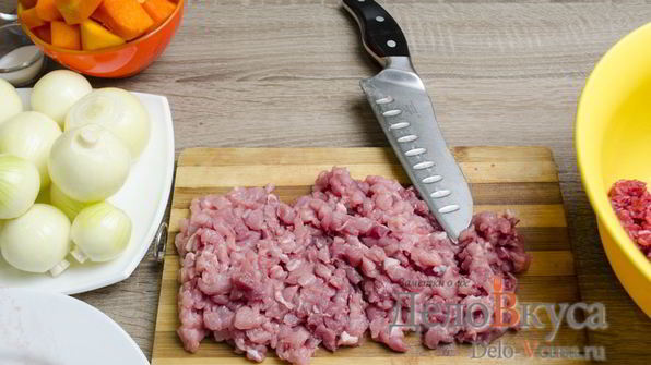 манты с мясом и тыквой в мультиварке